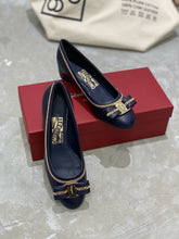 Load image into Gallery viewer, SE1685 Ferragamo Vara Flat/Pump / Size4-10
