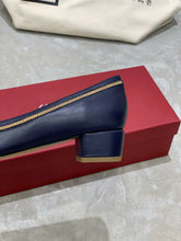 Load image into Gallery viewer, SE1685 Ferragamo Vara Flat/Pump / Size4-10
