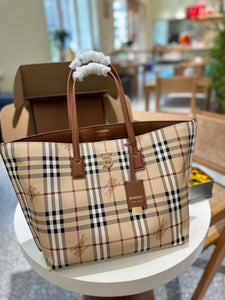 BUR116 Medium London Tote / 13.4 x 5.5 x 13.4in