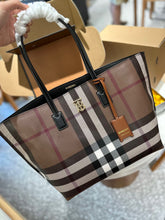 Load image into Gallery viewer, BUR115 Medium London Tote / 13.4 x 5.5 x 13.4in
