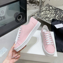 Load image into Gallery viewer, SE1176 JANE SNEAKERS LOW LACE-UP WITH TRIOMPHE PATCH / Size5-10
