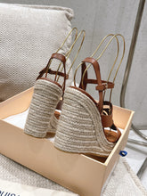 Load image into Gallery viewer, SE1377 LV Isola Wedge Sandal / Size5-11

