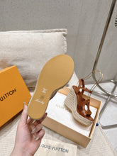 Load image into Gallery viewer, SE1377 LV Isola Wedge Sandal / Size5-11
