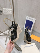 Load image into Gallery viewer, SE1378 LV Isola Wedge Sandal / Size5-11
