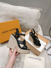 Load image into Gallery viewer, SE1377 LV Isola Wedge Sandal / Size5-11
