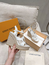 Load image into Gallery viewer, SE1379 LV Isola Wedge Sandal / Size5-11
