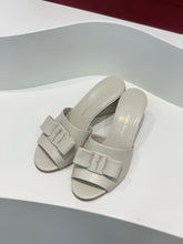 Load image into Gallery viewer, SE1381 Ferragamo Slide / Size5-11
