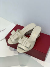 Load image into Gallery viewer, SE1381 Ferragamo Slide / Size5-11
