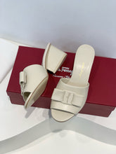 Load image into Gallery viewer, SE1381 Ferragamo Slide / Size5-11

