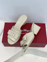 Load image into Gallery viewer, SE1381 Ferragamo Slide / Size5-11

