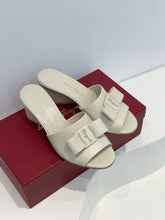 Load image into Gallery viewer, SE1381 Ferragamo Slide / Size5-11
