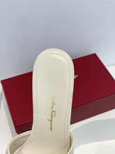Load image into Gallery viewer, SE1381 Ferragamo Slide / Size5-11
