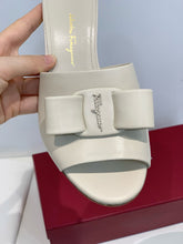 Load image into Gallery viewer, SE1381 Ferragamo Slide / Size5-11
