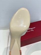 Load image into Gallery viewer, SE1381 Ferragamo Slide / Size5-11
