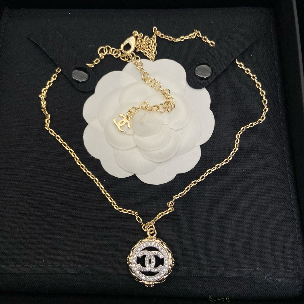 JW948 Chanel Pendant Necklace