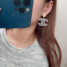 Load image into Gallery viewer, JW949 Chanel Eaeeings
