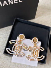 Load image into Gallery viewer, JW949 Chanel Eaeeings
