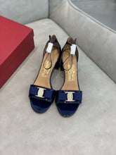 Load image into Gallery viewer, SE1382 Ferragamo Sandals / Size5-11
