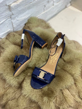Load image into Gallery viewer, SE1382 Ferragamo Sandals / Size5-11
