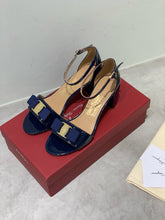 Load image into Gallery viewer, SE1382 Ferragamo Sandals / Size5-11
