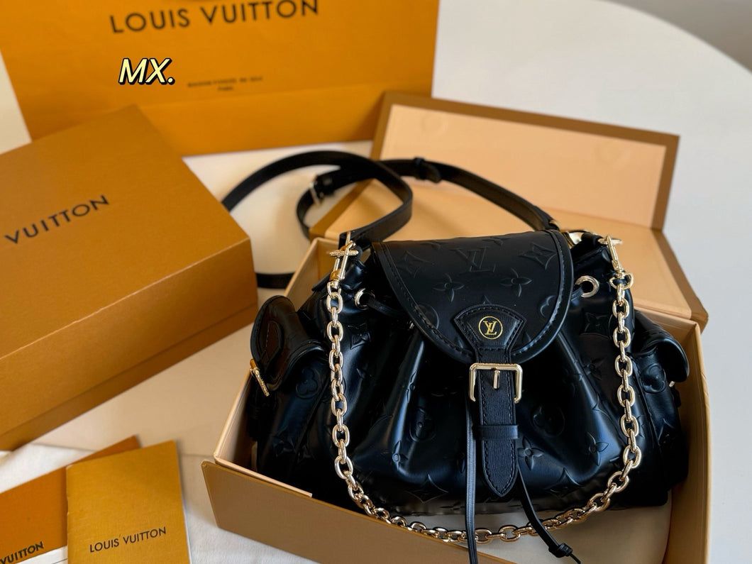 LB1327 Odyssée / 10.6 x 6.7 x 4.7 inches