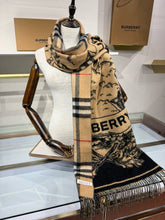 Load image into Gallery viewer, JW1462 Burberry Equestrian Knight Double-Sided Cashmere Shawl / 210×50cm

