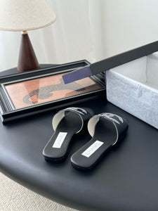 SE1626 Chanel Sneaker / Size5-10
