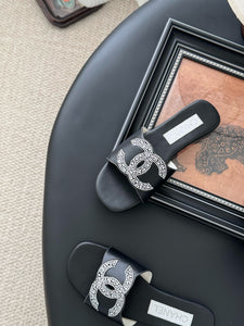 SE1626 Chanel Sneaker / Size5-10