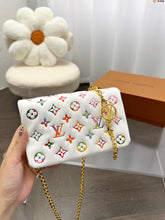 Load image into Gallery viewer, LB849 Pochette Coussin / 7.9 x 5.5 x 3.1 inches
