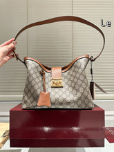 Load image into Gallery viewer, GC737 Padlock Hobo Bag / 11x9x3.9inch
