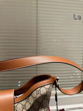 Load image into Gallery viewer, GC737 Padlock Hobo Bag / 11x9x3.9inch
