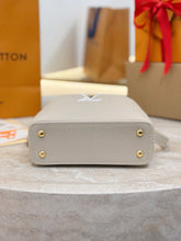 Load image into Gallery viewer, LB1565 LV Capucines Mini Taurillon / HIGHEST QUALITY VERSION / 21×14×8cm
