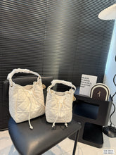 Load image into Gallery viewer, DR576 Small/Medium D-Motion Bag
