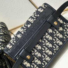 Load image into Gallery viewer, DR285 2-in-1 30 Montaigne Pouch / 7.5 x 5 x 1.5 inches
