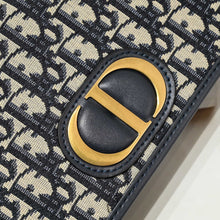 Load image into Gallery viewer, DR285 2-in-1 30 Montaigne Pouch / 7.5 x 5 x 1.5 inches
