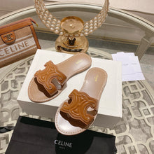 Load image into Gallery viewer, SE1549 CELINE TRIOMPHE MULE in CALFSKIN / Size5-11
