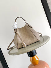 Load image into Gallery viewer, LB1570 LV Hina Small Bucket Tote Bag / HIGHEST QUALITY VERSION / 34×18.5×13cm
