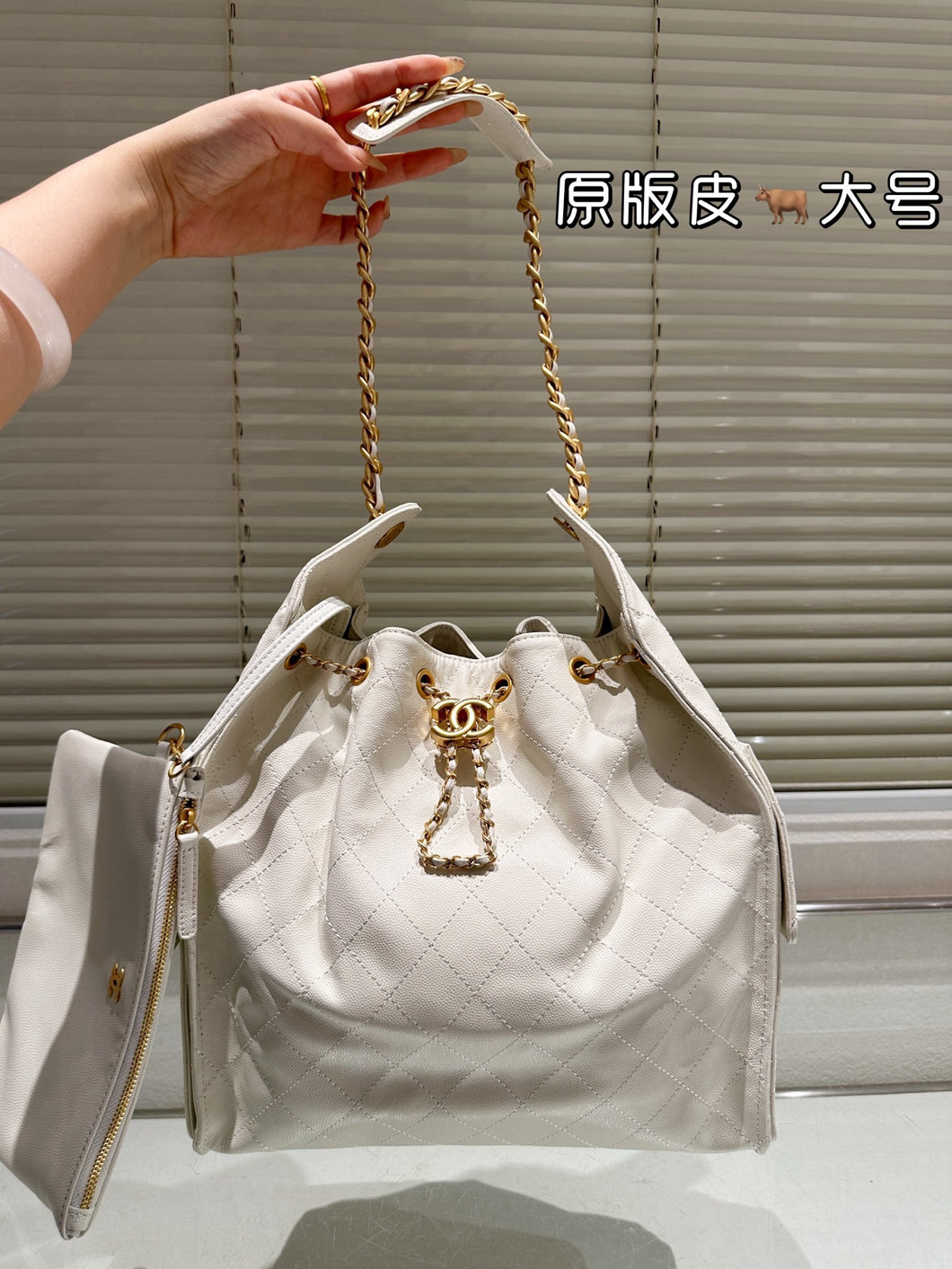 CC1137 CHANEL 25 Medium Handbag / 13.8x12.6x5.5inch