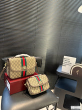 Load image into Gallery viewer, GC741 Ophidia Small/Medium Top Handle Bag
