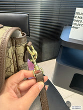 Load image into Gallery viewer, GC741 Ophidia Small/Medium Top Handle Bag
