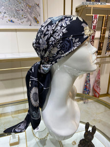 CLTH395 H Planifleurs Scarf 90 / 88.5 x 88.5cm