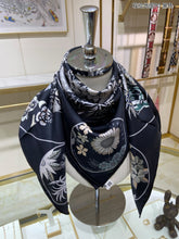 Load image into Gallery viewer, CLTH395 H Planifleurs Scarf 90 / 88.5 x 88.5cm
