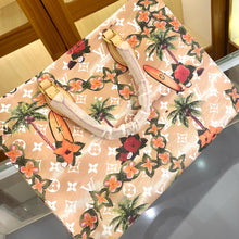 Load image into Gallery viewer, LB1020 OnTheGo MM / 13.8 x 10.6 x 5.5 inches
