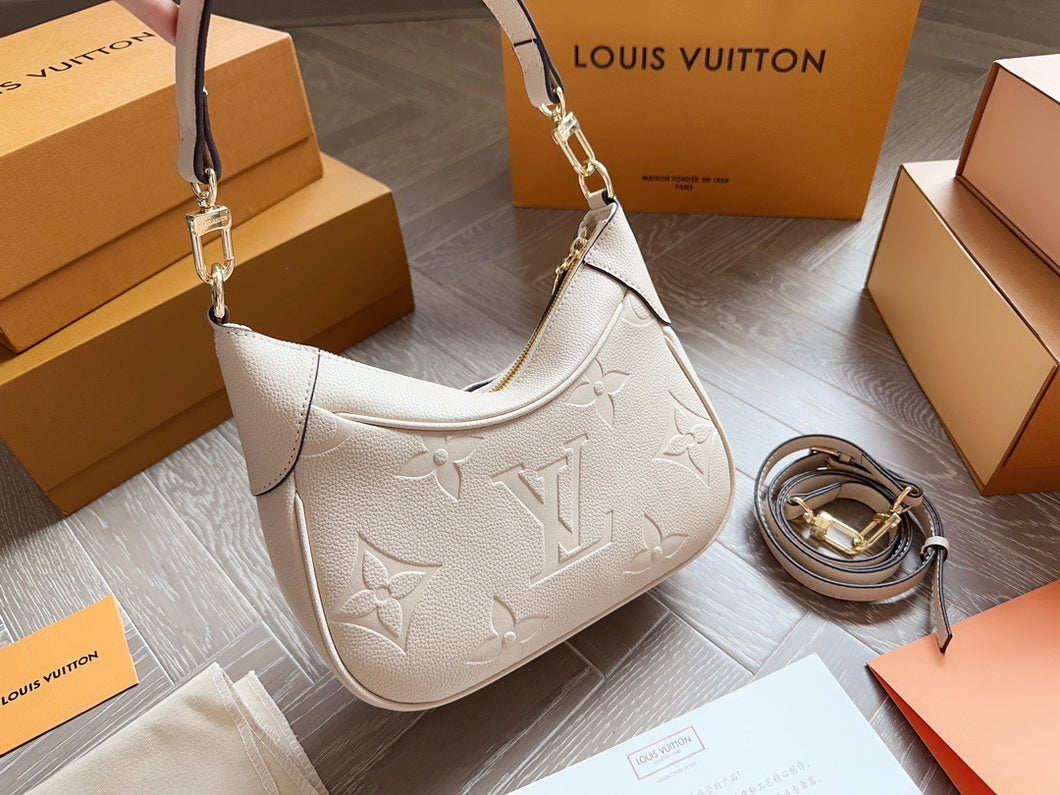 LB857 Bagatelle / 9.4 x 7.1 x 2.8 inches