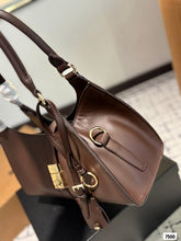 Load image into Gallery viewer, PD351 Medium Leather Tote Bag / 12.6x8.2x5.9inch
