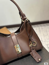 Load image into Gallery viewer, PD351 Medium Leather Tote Bag / 12.6x8.2x5.9inch
