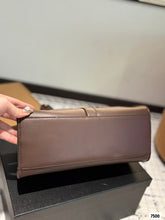 Load image into Gallery viewer, PD351 Medium Leather Tote Bag / 12.6x8.2x5.9inch
