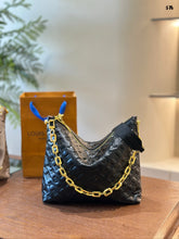 Load image into Gallery viewer, LB1120 Coussin Hobo MM / 15 x 13 x 3.9 inches
