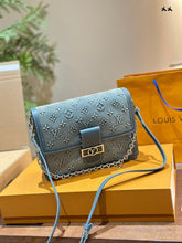 Load image into Gallery viewer, LB1121 Dauphine MM / 9.8 x 6.7 x 4.1 inches
