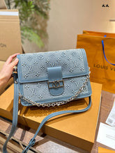 Load image into Gallery viewer, LB1121 Dauphine MM / 9.8 x 6.7 x 4.1 inches
